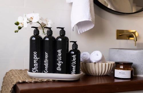 Turvey Park House | The Macleay - Poolside Entertainer, Pets Allowed