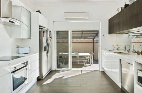 The Entrance House | The Manning Pool House