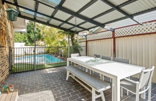 The Entrance House | The Manning Pool House