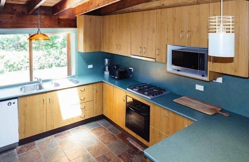 Robertson House | THE MAPLE LODGE Farm Stay - Alpacas, Pigs, Goats and Outdoor Pizza Oven