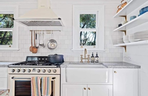 Callala Bay House | 'The Mariner' Waterfront Beach House with Hot Tub
