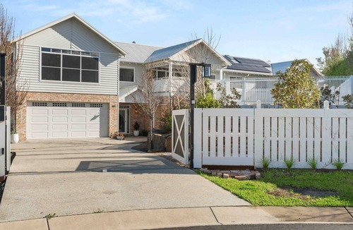 Milton House | The Milton Haven - Pet Friendly & Heated Pool