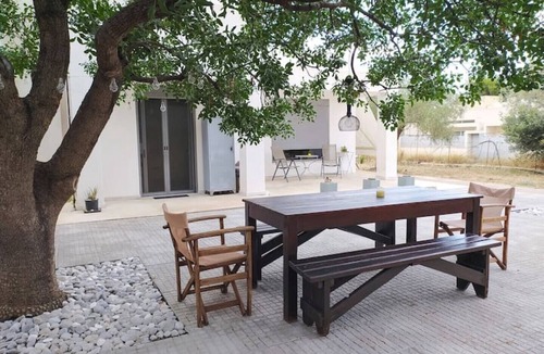 Kineta Villa | The Modern Cottage near Beach | Garden & Sea Views | Close to Athens & Corinth
