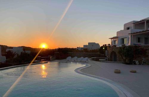 Platis Gialos Villa | The Mykonian Escape