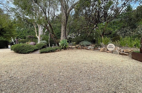 Somers Apartment | The Nest - Restful studio retreat for couples. Short 10 min walk to the beach.