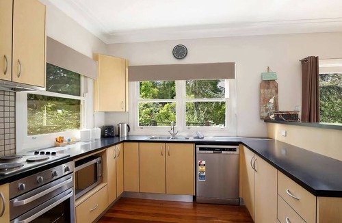 Blackheath House | The Nineteenth | Golfers dream close to 18th and 19th hole