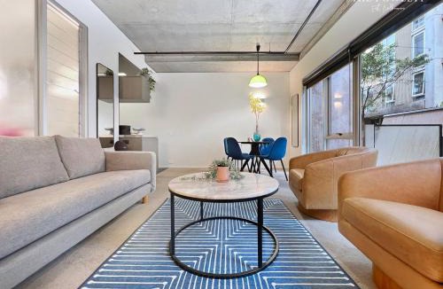 East Melbourne Apartment | The Powlett - East Melbourne by Ready Set Stay