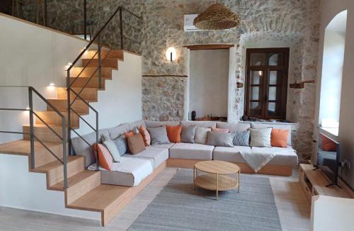Leonidio Villa | The Red Cliffs Villa