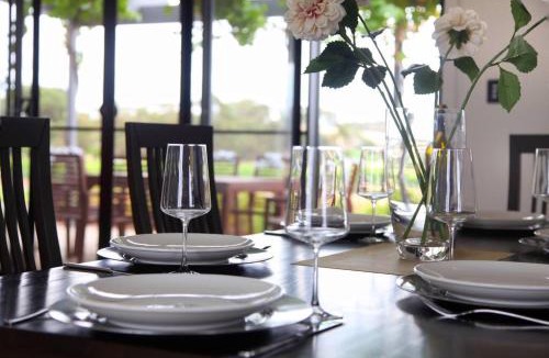 Nuriootpa Apartment | The Red Door @ Barossa Valley Vineyard View