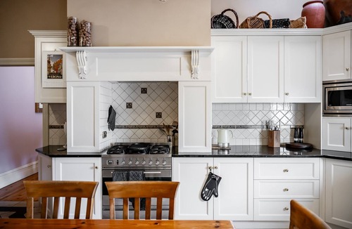 Glenelg South House | The Red Door: Expansive Home/Pool/4 BR w Ensuitesn