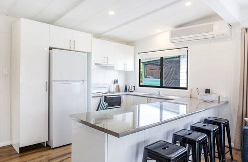 Culburra Beach House | The Relax Shack - Pet Friendly - 8 Mins Walk to Beach