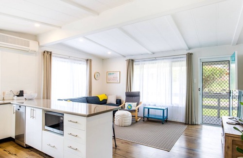 Culburra Beach House | The Relax Shack - Pet Friendly - 8 Mins Walk to Beach