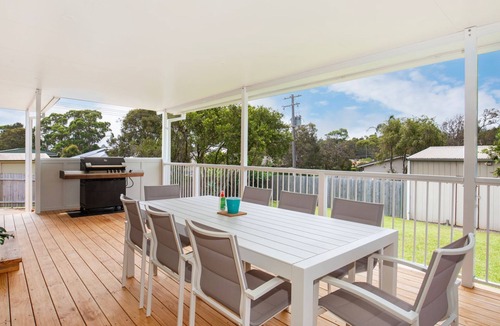 Culburra Beach House | The Relax Shack - Pet Friendly - 8 Mins Walk to Beach