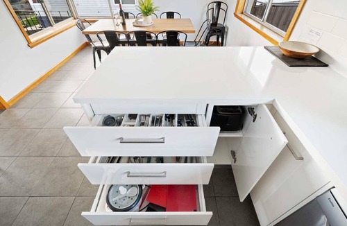 Warrane House | "The Residence" Sleeps 11, Ideal for Large Groups.