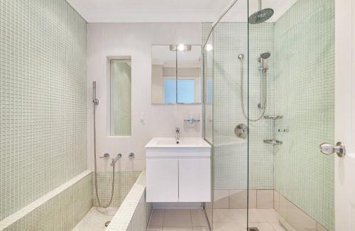 Bondi Beach Apartment | The Retreat : Beachfront View + Parking