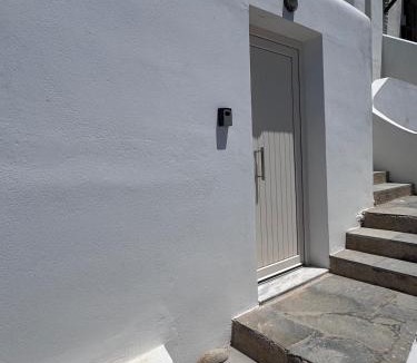 Elia Apartment | The Rock View Apartment
