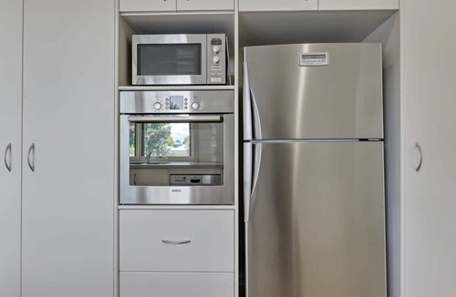 Bletchington Apartment | The Sampson Haven - Luxe CBD Getaway, Pets Allowed