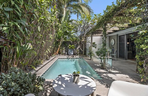 New Farm Apartment | The Sanctuary! 1Bed, 1Bath, 1Car, POOL~Teneriffe