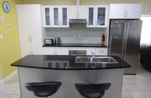 Dalrymple House | The Shack at Stansbury - Short walk to the beach! Off peak special!