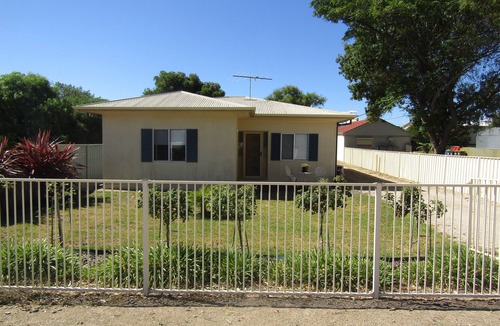 Dalrymple House | The Shack at Stansbury - Short walk to the beach! Off peak special!