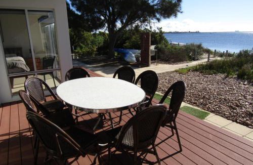 Melville House | The Shack - Sultana Point