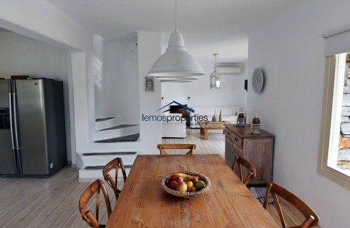 Pisses House | The "Spacious Modern Kastellakia House" only a 2 minute drive from Koundouros
