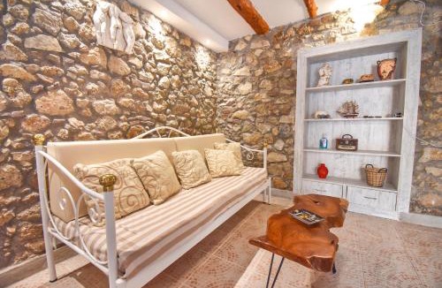 Moraitika House | The Stone suite