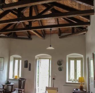 Trikolonoi Ski Chalet | The Stonehouse