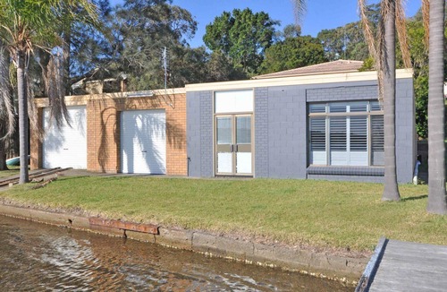 Fishing Point Apartment | The Studio on the Lake @ Fishing Point, Lake Macquarie - honestly put the line in and catch fish