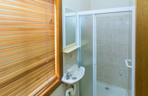 Point Vernon House | The Sun and Sea Modern split level, pet-friendly family holiday home on the Esplanade