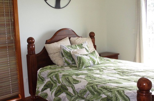 Point Vernon House | The Sun and Sea Modern split level, pet-friendly family holiday home on the Esplanade