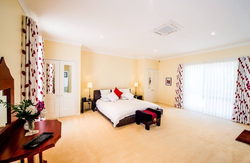 Surf Beach Bed & Breakfast | The Sun House Surfbeach , Batemans Bay N.S.W