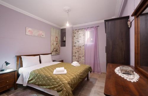 Thissio Apartment | The Sweetest Acropolis Flat
