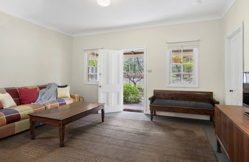 Mount Wilson Cottage | THE TEACHERS COTTAGE- SPECIALS ON NOW !