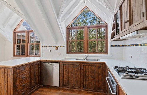 Cooranbong House | The Tree House, a 5-bedroom house with AC and WiFi in enchanting Cooranbong