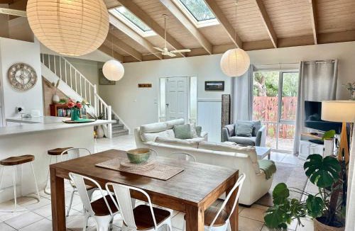 Sandy Point House | The Vibe Sandy Point Stay 3 Pay 2 Sept to Oct