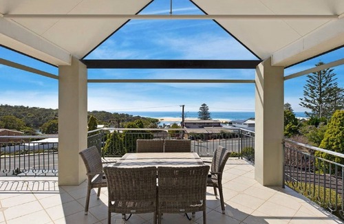 Wamberal House | THE VIEW - FRAMING OCEAN VIEWS FROM JUST ABOUT EVERY VANTAGE POINT