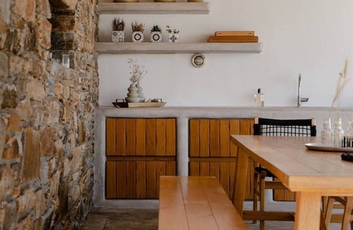Stelida Villa | The villa is situated on a quiet sandy beach, and only a short distance from the main town, Hora.