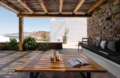 Stelida Villa | The villa is situated on a quiet sandy beach, and only a short distance from the main town, Hora.