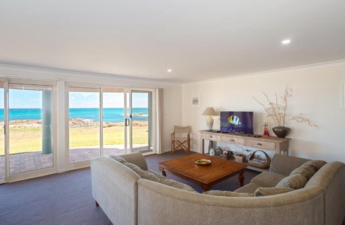 Anna Bay House | 'The Whale Watcher', 1/6 Birubi Lane - waterfront unit with stunning views, level access