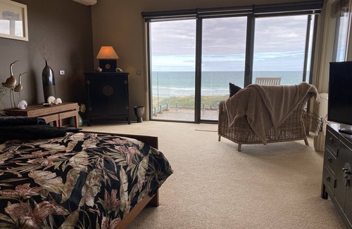 Moggs Creek Bed & Breakfast | THEBEACH GREAT OCEAN ROAD Waterfront Moggs Creek. Spacious Luxury just for 2