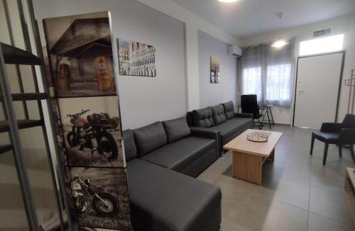 Ampelokipoi-Menemeni Apartment | ThessLoft