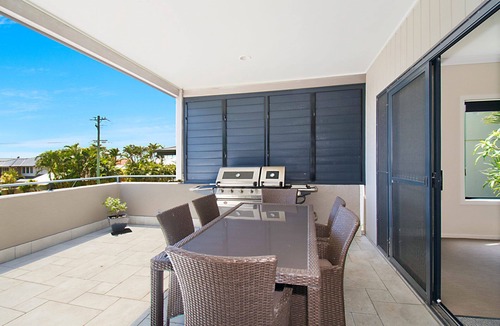 North Creek Apartment | This large and airy tri-level home offers the pinnacle of beachside living