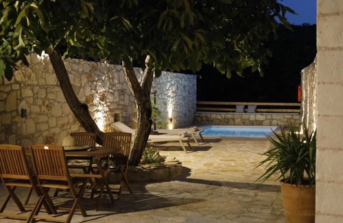 Halepa Apartment | Tholos by Praxithea Stone House & Pool