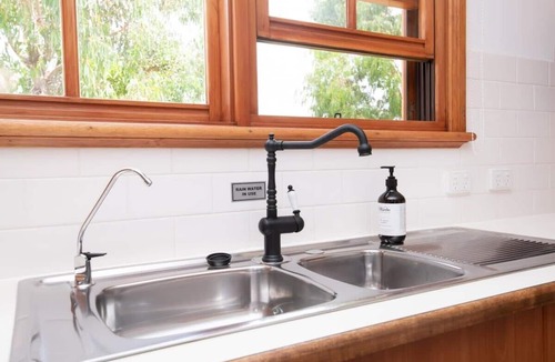 Canobolas House | Thornleigh Cottage - Peaceful, Cosy & Convenient