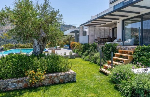 Kalamitsi Villa | Three-Bedroom Villa