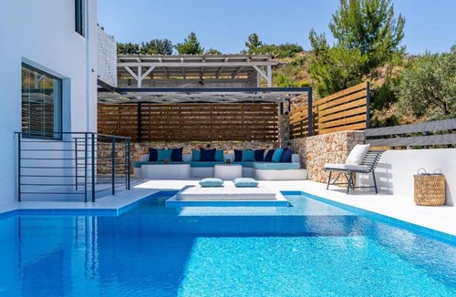 Kalamitsi Villa | Three-Bedroom Villa