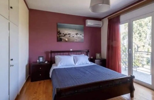 Nea Kios House | Three floor beach house with huge beautiful garden!