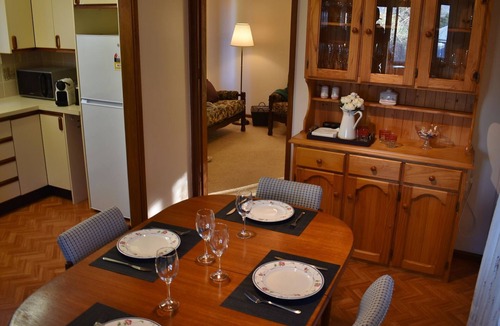 Katoomba House | Three Sisters Garden Cottage - stroll to 3 Sisters
