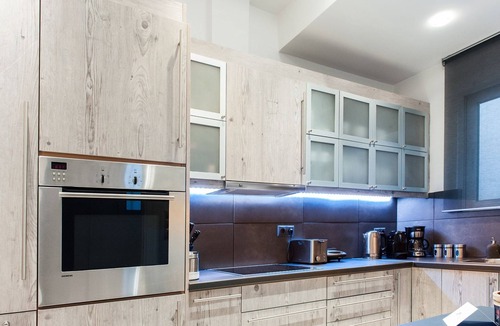Kinosargous Apartment | Thrilling Athens Penthouse | Hera Penthouse | 2 Bedrooms | Acropolis View